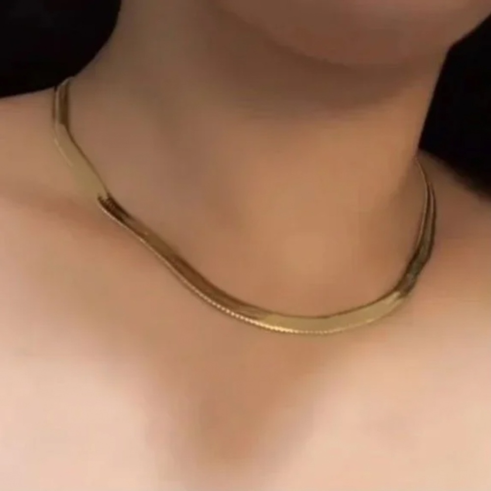 Elegant Gold Necklace